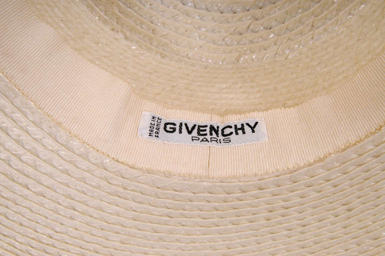 Creamy white woven straw is used for this charming boater with an oversized brim. It is in excellent condition.
Measurements;
Height 2.75