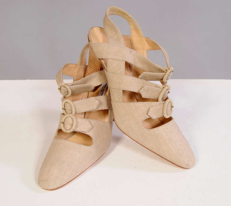 Natural linen is used for these sling back stacked heels with three straps and wrapped buckles. The shoes are leather lined with leather soles, marked 40 1/2.
Never worn, they are in excellent condition.