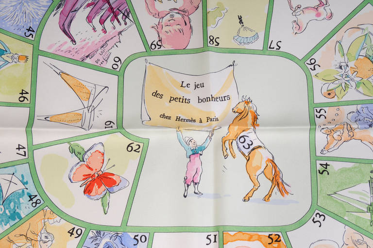 Conçu comme une table de jeu:: ce foulard Hermès représente 62 activités joyeuses différentes dans une palette de couleurs pastel. Il n'a jamais été porté et est livré dans sa boîte d'origine.
