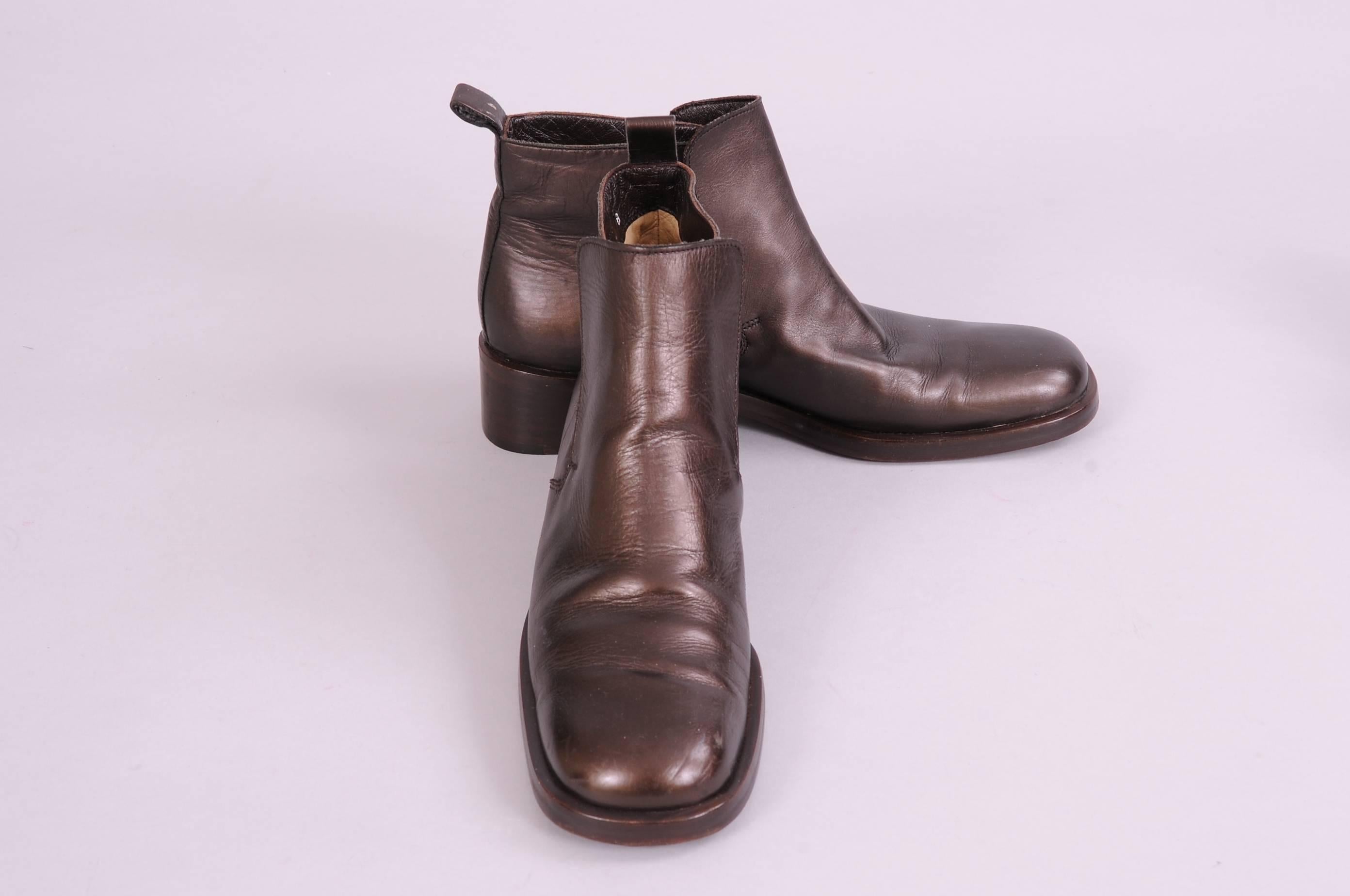 Brown leather with a hint of bronze metallic is used for this pull on low boots from Gucci. They have an elastic band under the tongue and a leather loop at the heel. The boots are fully leather lined, they have leather soles and have never been
