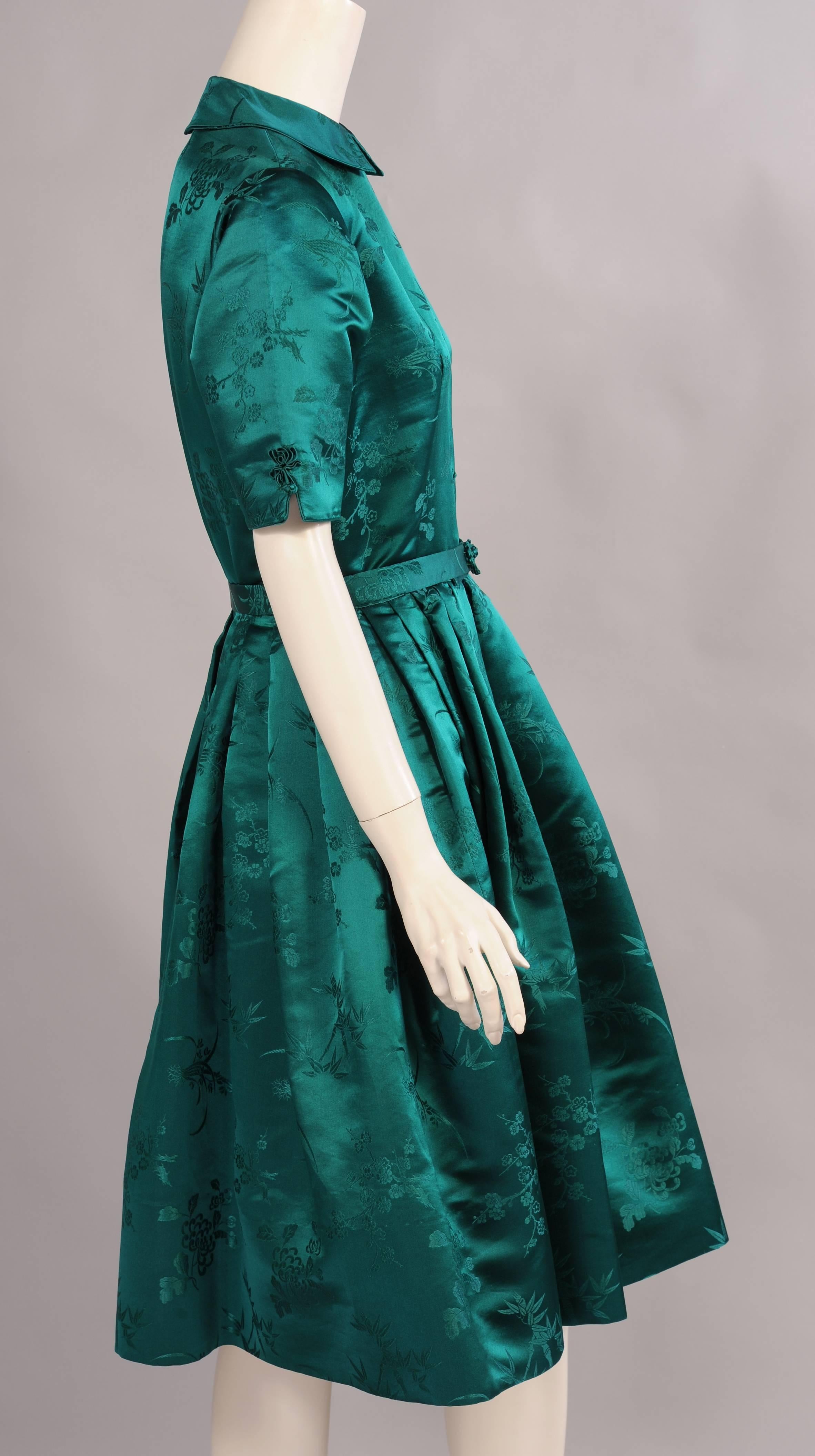 1950's Saks Fifth Avenue Smaragdgrünes Seidenkleid im Zustand „Hervorragend“ in New Hope, PA