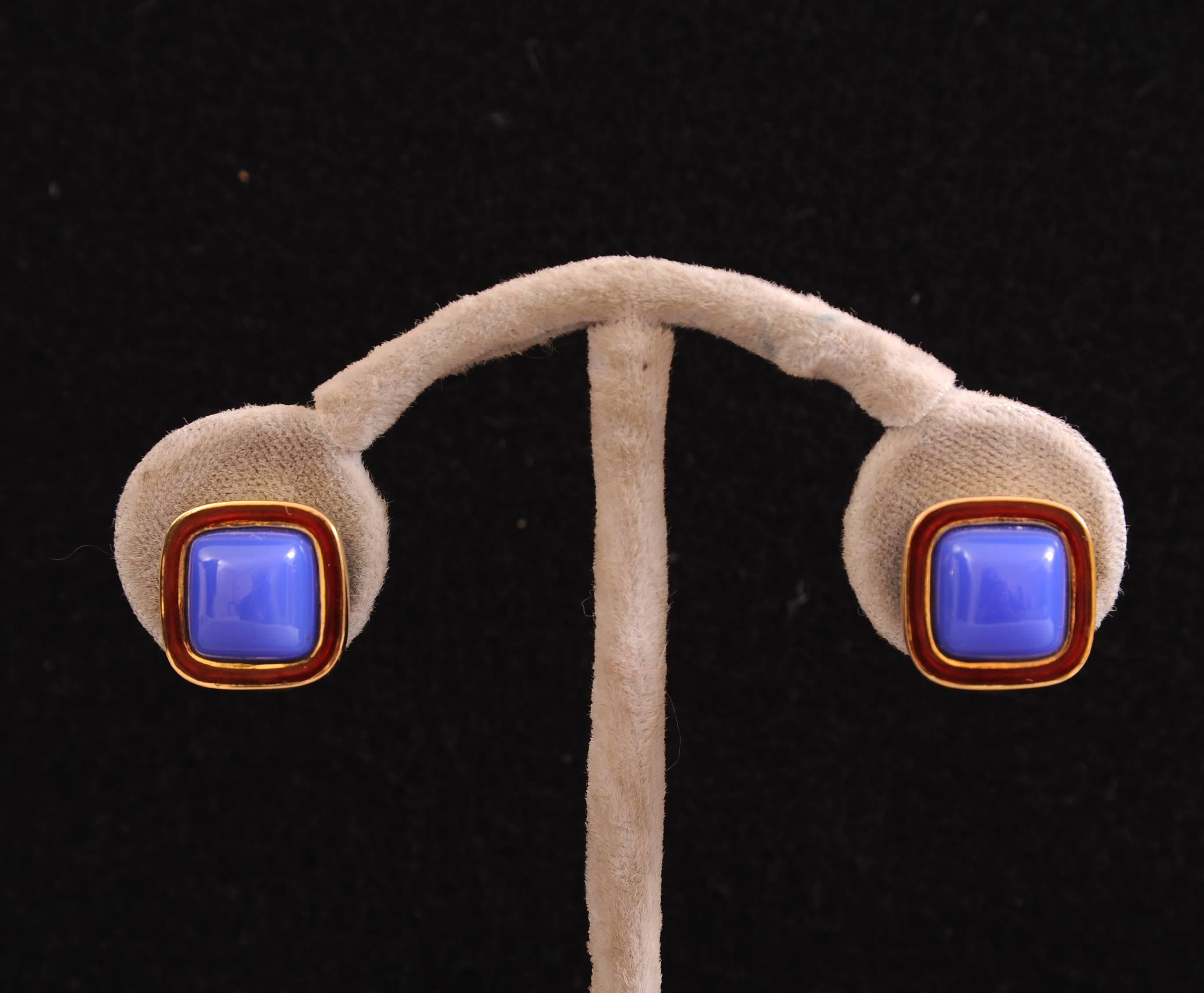 These stunning earrings from Andrew Clunn can be worn in two different ways. The 18 karat gold, red enamel and chalcedony earrings can be worn alone or with the addition of the blue lace agate drops. They are signed Andrew Clunn and 18K and they