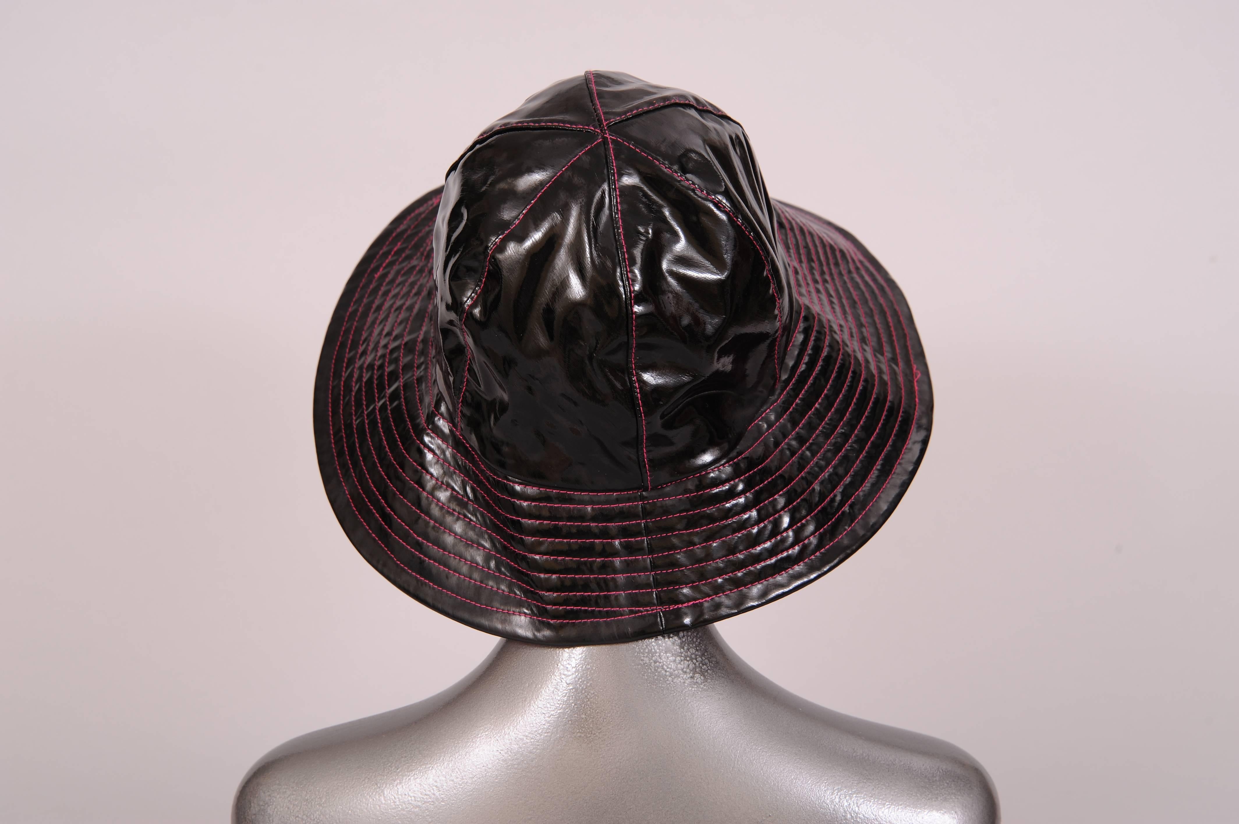 Pucci Shiny Black Rain Hat Colorful Cotton Print Lining In Excellent Condition In New Hope, PA