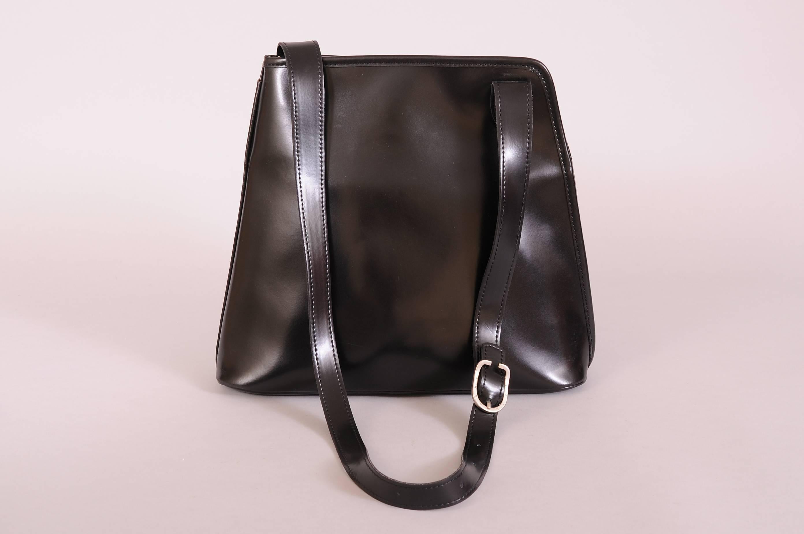 Longchamp Vintage Black Leather Shoulder Bag, Unusual Zipper Opening In Excellent Condition In New Hope, PA