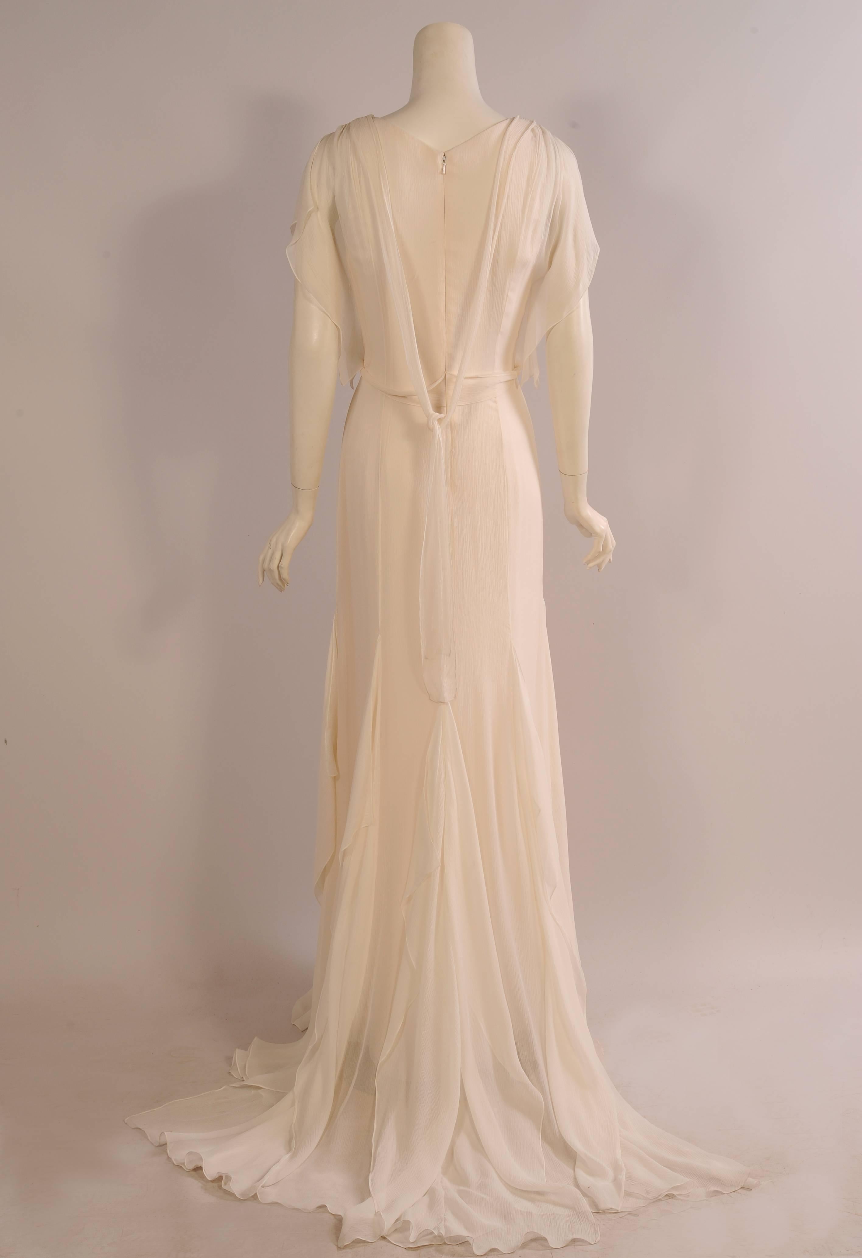 Carolina Herrera Ivory Silk Georgette Evening  Gown Wedding Dress with Train In Excellent Condition In New Hope, PA