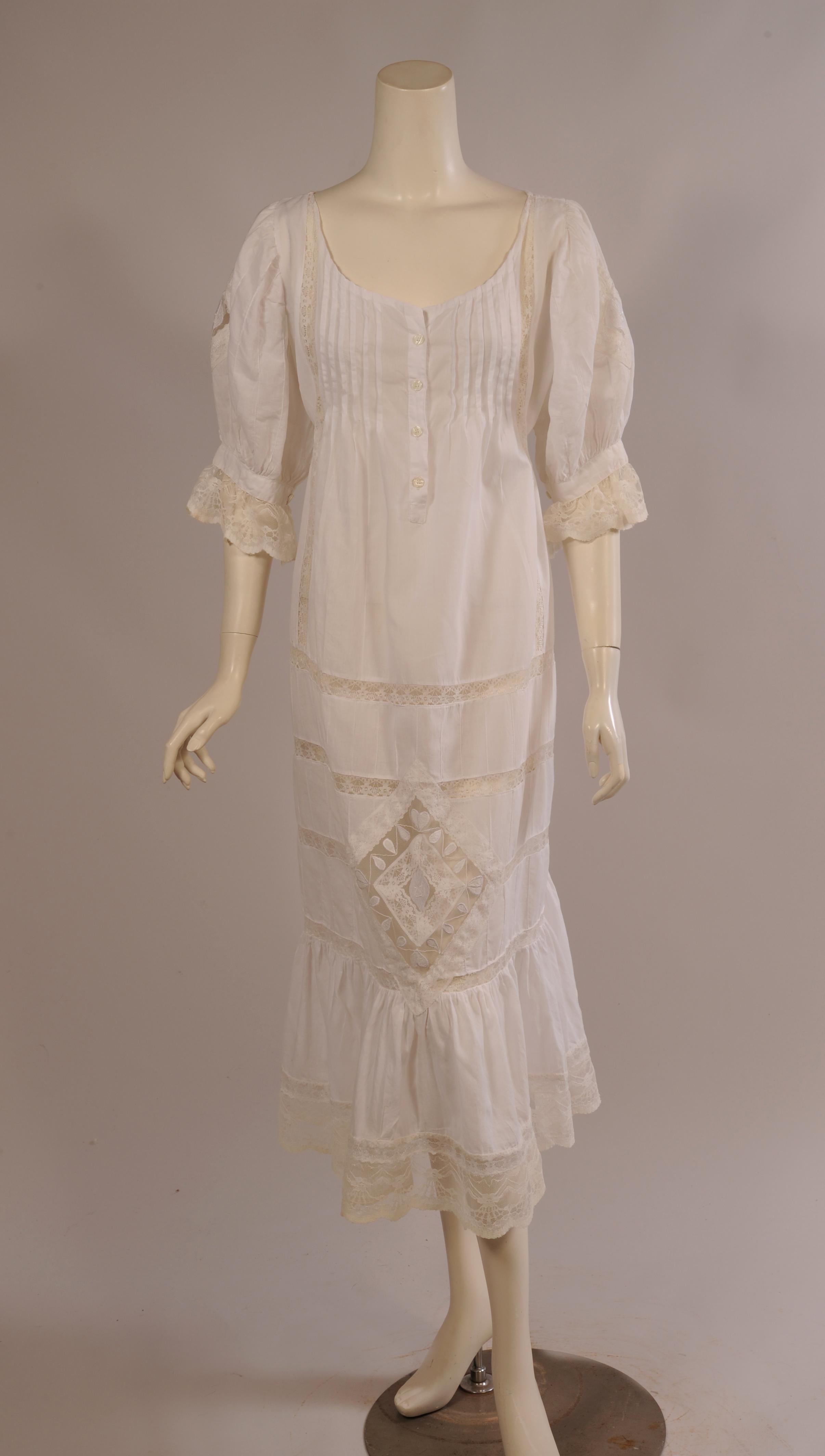 Victorian Inspired White Cotton and Lace Dress circa 1980 For Sale 3