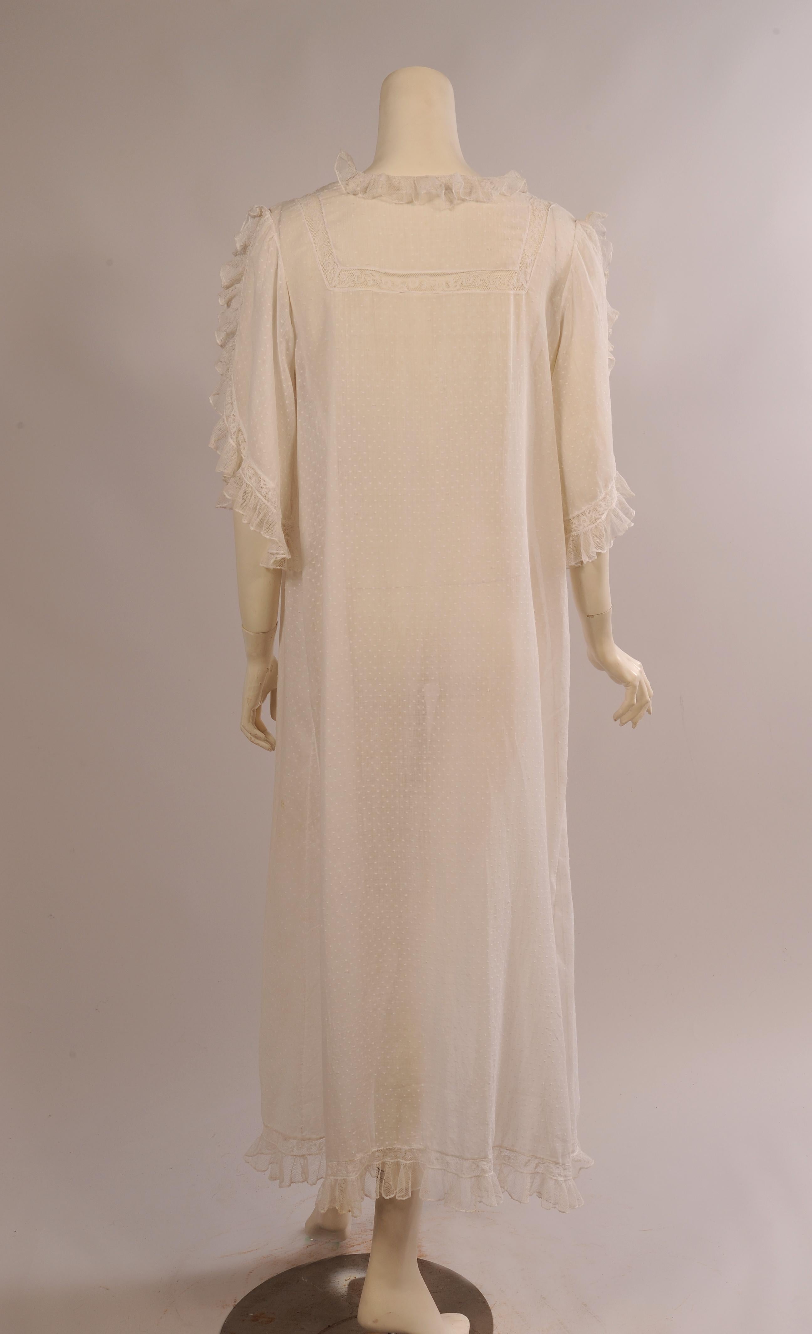 Lace Trimmed Dotted Swiss Peignoir or Robe In Excellent Condition In New Hope, PA