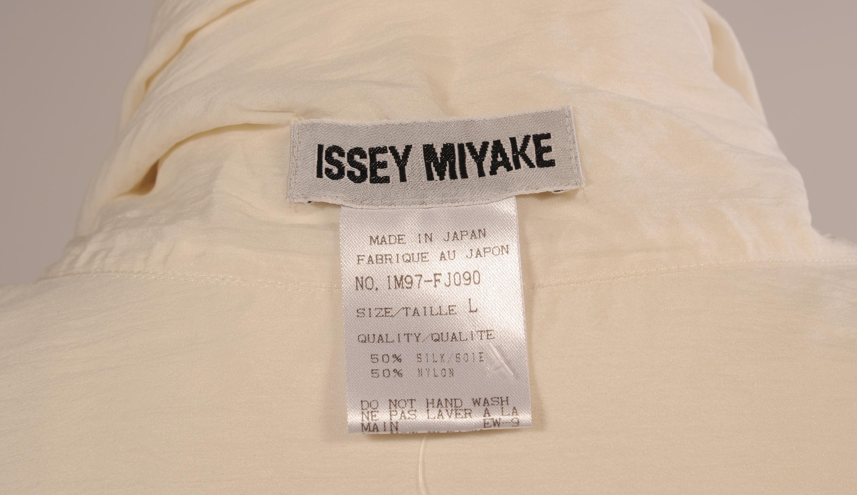 Issey Miyake Cream Silk Blouse with Attached Scarf In Excellent Condition In New Hope, PA