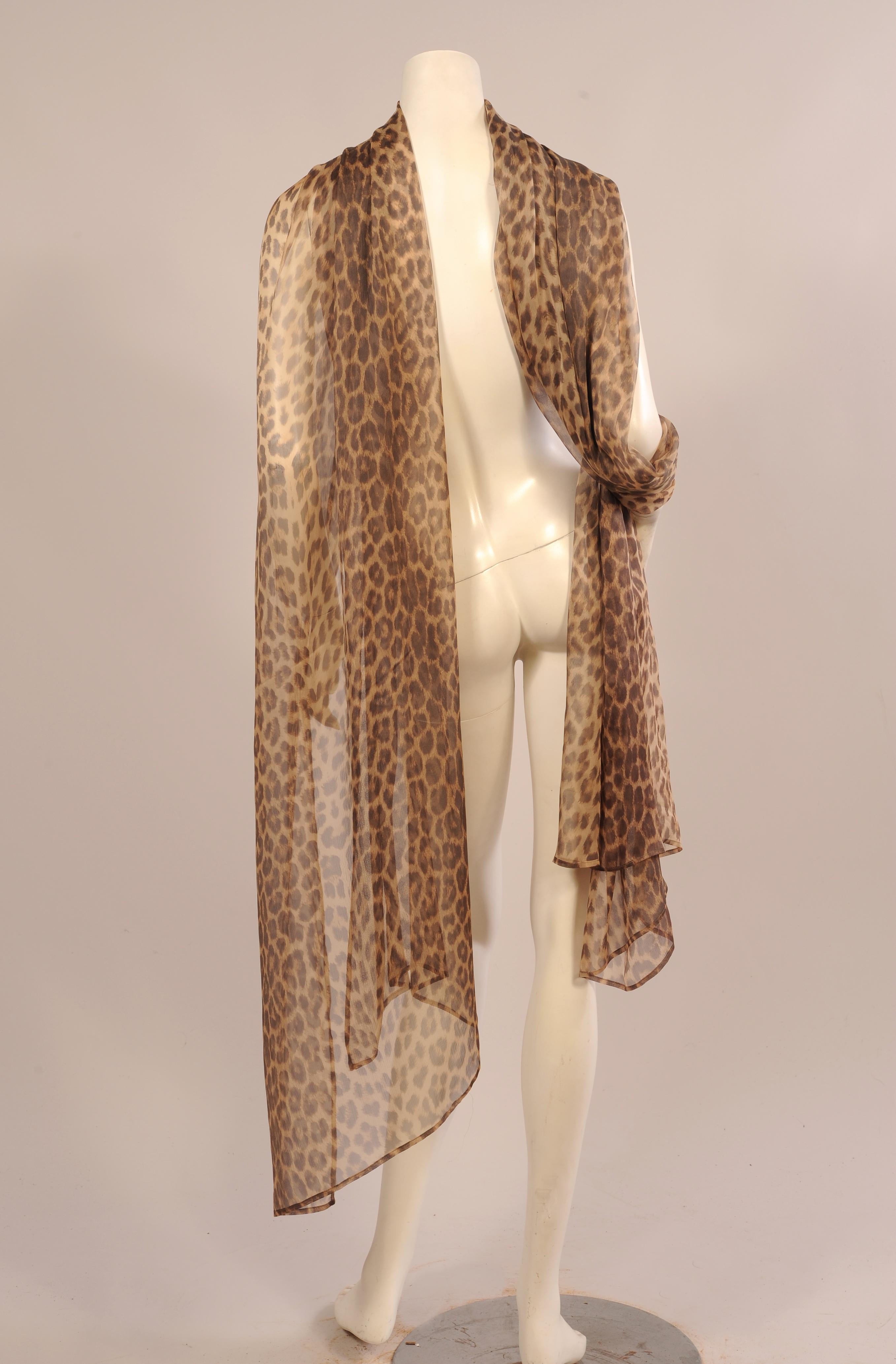 Marrone Scialle in chiffon di seta trasparente con stampa leopardata di Genny in vendita