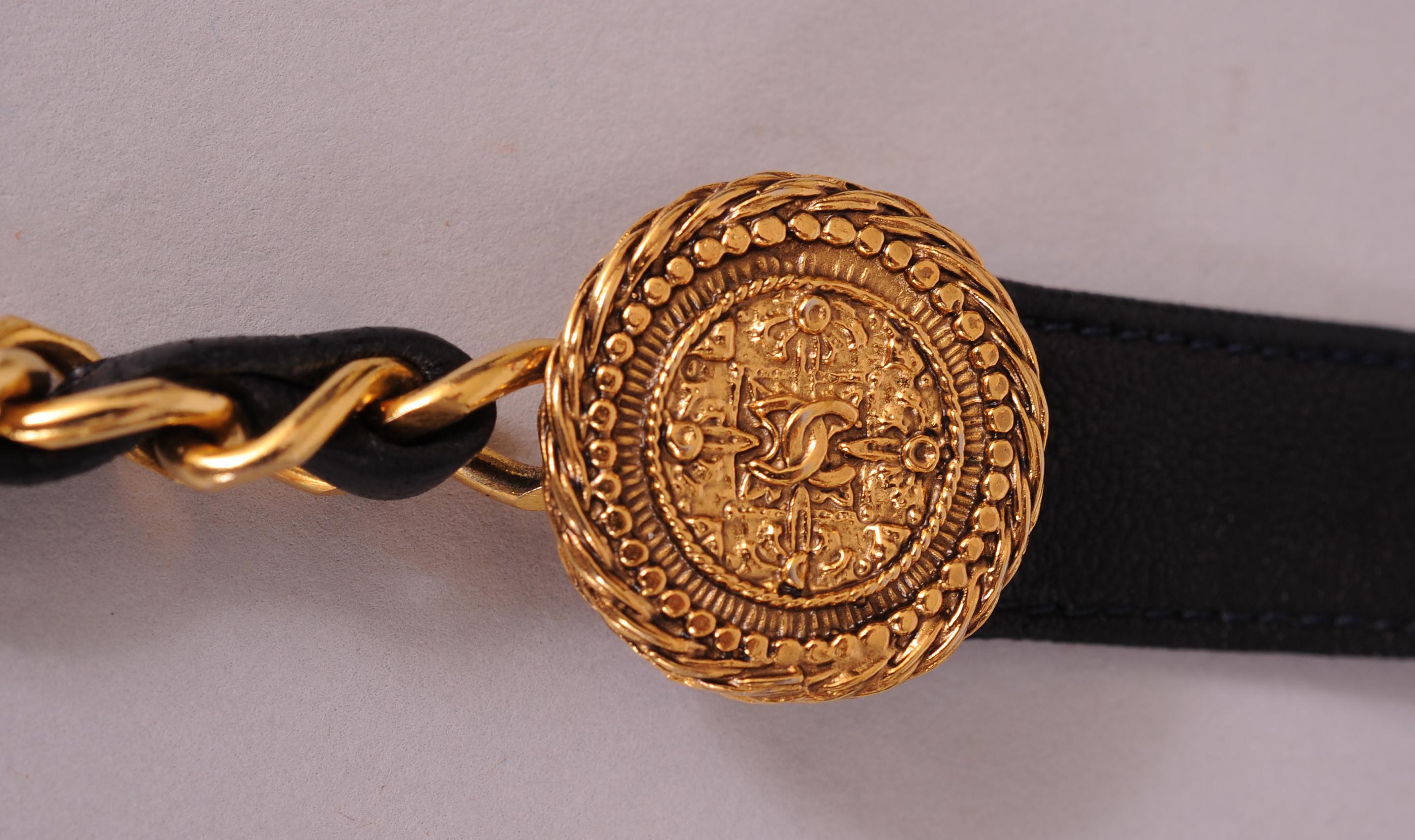 Chanel Belt Vintage Black Leather Chain and Medallions (Schwarz)