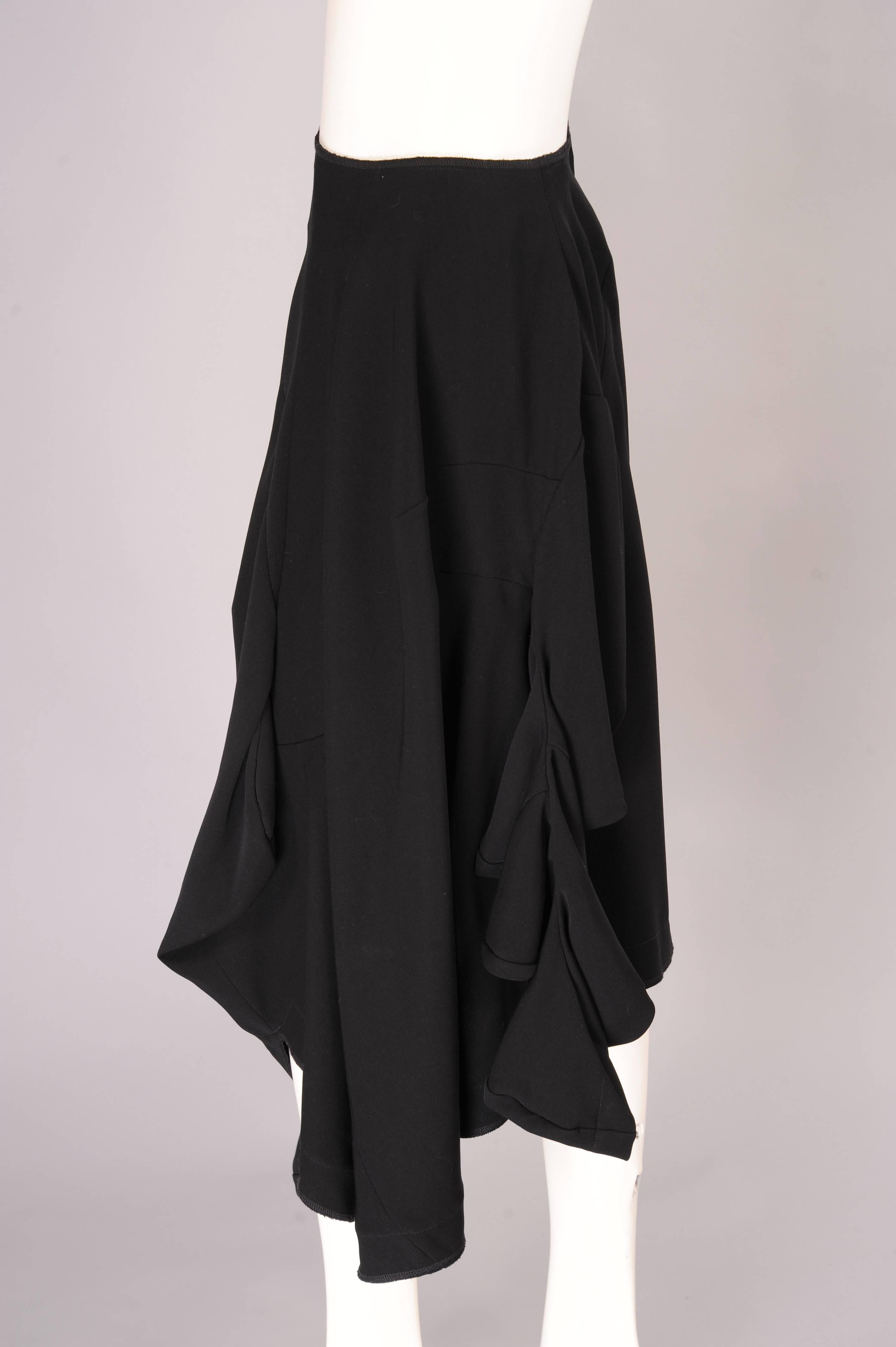 Falda Comme des Garcons con Mangas Largas Retorcidas en Excelente estado para la venta en New Hope, PA