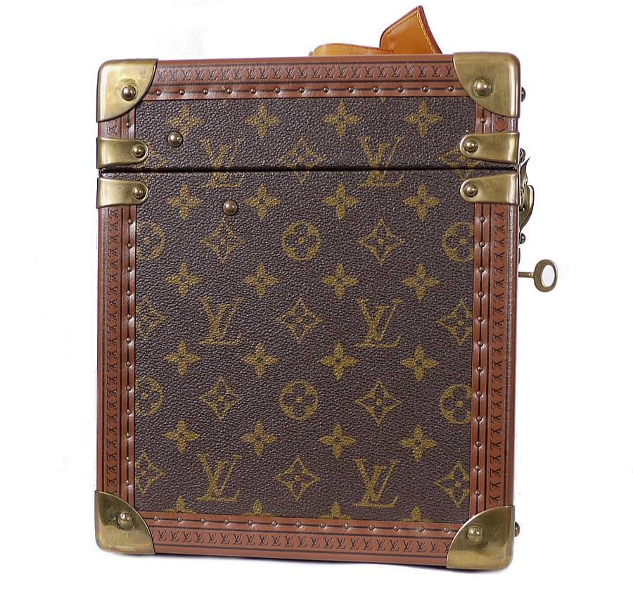 Louis Vuitton Monogram Toiletry Case Boite Pharmacie , Hardsided Luggage. Designed for a variety of uses, this toiletries case in Monogram canvas can also hold jewellery and small products. Its washable interior lining makes it extremely practical.