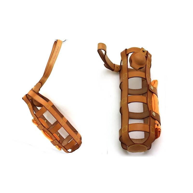 Louis Vuitton Petanque Veuve Clicquot Halterung in ausgezeichnetem Vintage-Zustand. Bei diesem seltenen Stück handelt es sich um die limitierte Auflage aus dem Jahr 2000. Ein Sammlerstück.

    Datumscode : SN0050
    Im Lieferumfang enthalten: