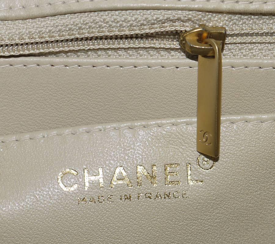 Chanel Bicolor Calfskin Classic Flap Shoulder Bag In Excellent Condition In Hiroshima City, JP