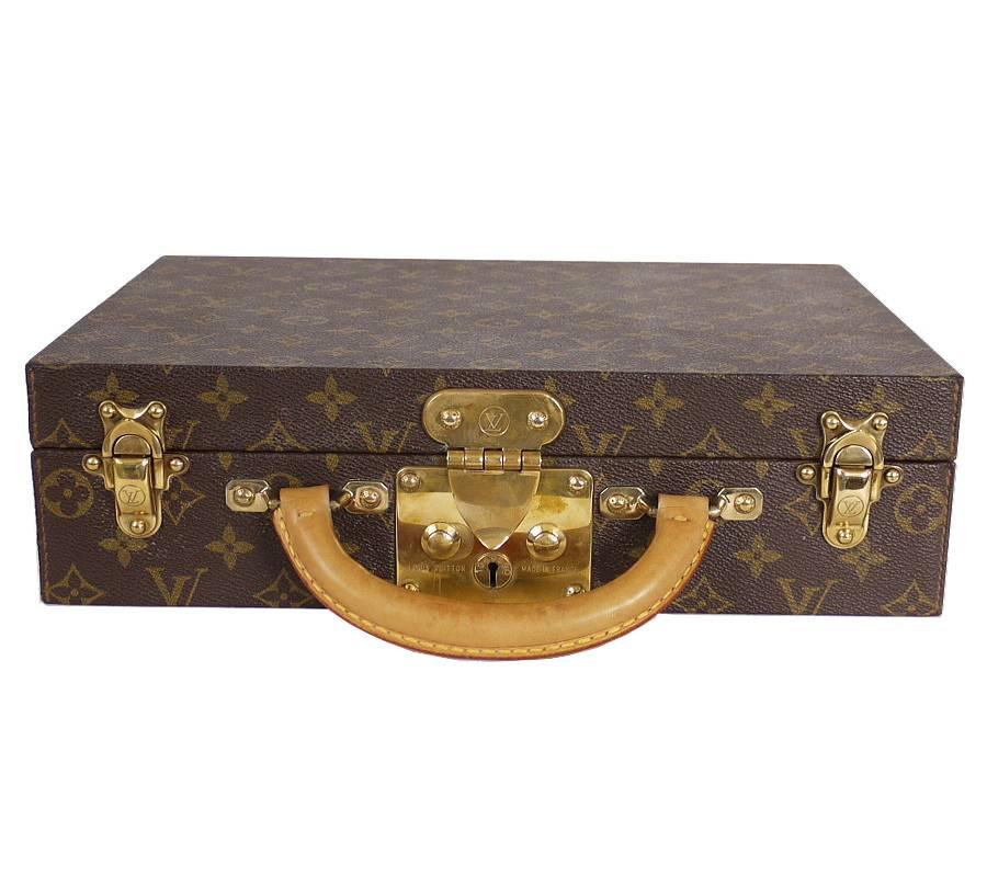 Louis Vuitton Jewelry case in excellent condition. This jewellery case in Monogram canvas is the ideal refined travel accessory. It features 13 different-sized compartments and closes securely with an S-lock and two trunk latches. Original Retail