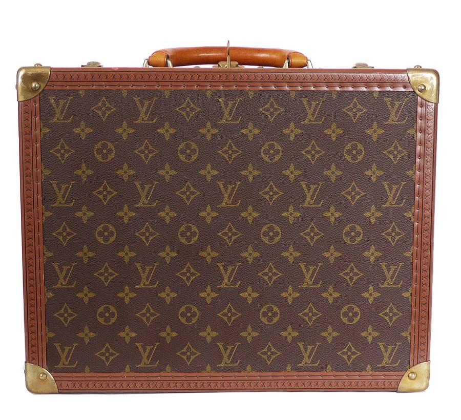 Louis Vuitton Monogram Cotteville 40 Hard Sided Suitcase in excellent vintage condition. Little brother of the Alzer and the Bisten, this hard sided suitcase has an appealing compact form and generous capacity. Its solidity is the trademark of the