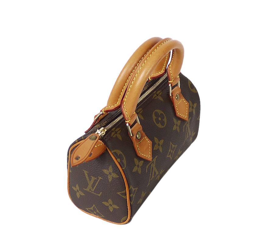Louis Vuitton Mini speedy handbag. Old version of current Nano speedy. This ultra-feminine Mini Speedy in iconic Monogram canvas is the ideal way to carry your daily essentials. This perfect miniature version of the original Speedy bag, down to the