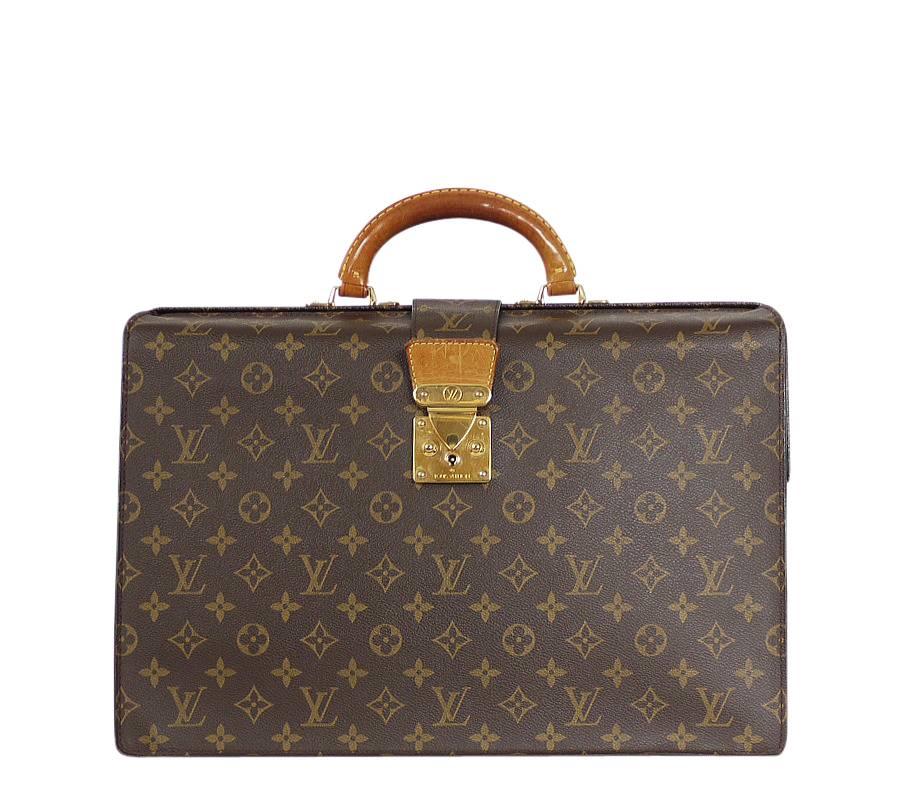 Louis Vuitton Monogram Serviette Fermoir business bag in excellent used condition. Serviette Fermoir functional interior keeps papers, laptop and personal effects in order.

    Date code : MI 0946
    Comes with : Key

Condition : Excellent