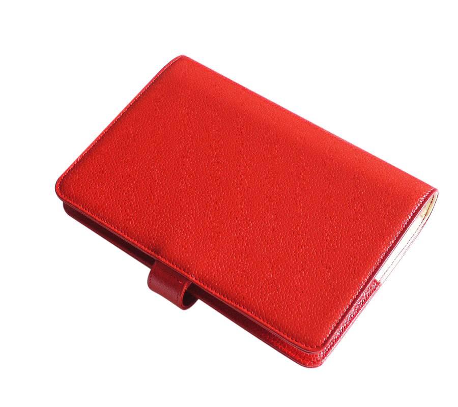 
Vintage Chanel Red caviar agenda, never worn. This agenda was made in 1990 but never used. Kept in amazing condition. Complete set with cloth, Box and Authenticity card. Hard to find color.

    Main color : Red
    Material : Caviar skin
   