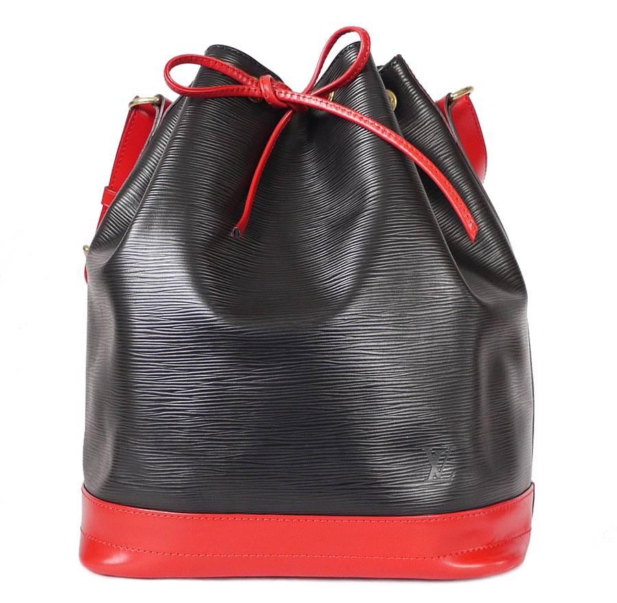 Louis Vuitton Epi Noe Shoulder Bag is a must-have addition to fashion-forward wardrobes. Light and body-friendly in bi-color Epi leather. This vintage Noe shoulder bag is extremely gorgeous in great condition. Hard to find condition.

    Main color