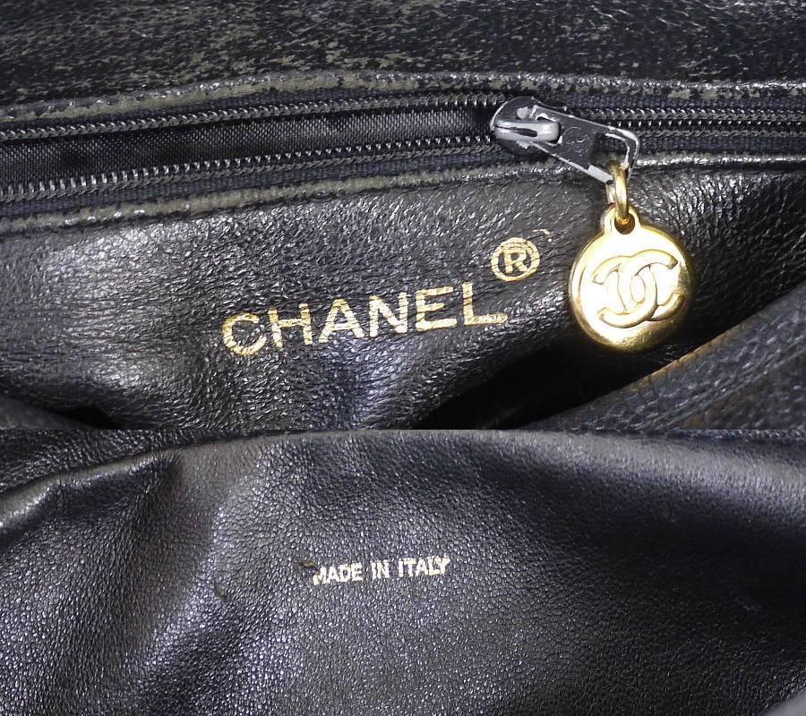 Vintage Chanel Black Caviar Cross Body Messenger Bag Tasse 2