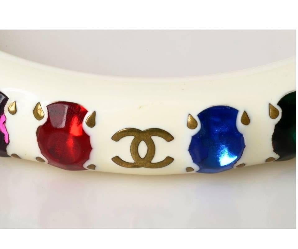 Vintage Chanel Color Stone Bangle Bracelet In Excellent Condition For Sale In Hiroshima City, JP