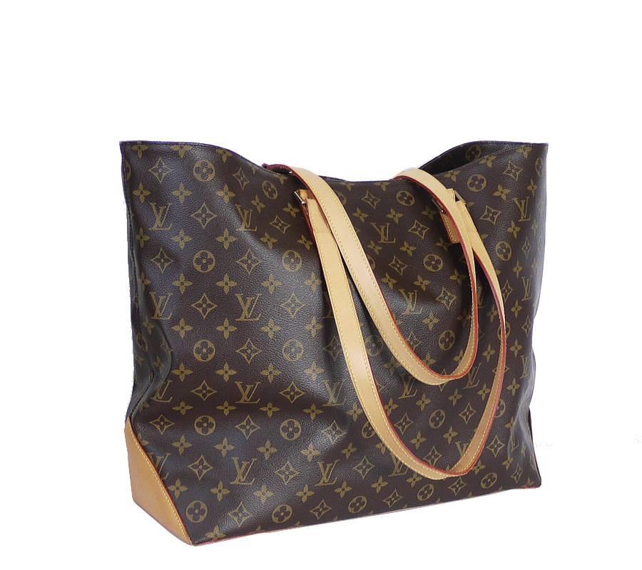 Louis Vuitton Cabas Alto shopping tote bag. This is the largest size of Cabas family that is discontinued model now. Light Weight, great capacity. Great for daily use, especially for a weekend getaway trip. Loved by many celebrities like Angelina