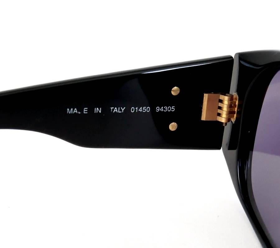 Vintage Chanel sunglasses in excellent condition.

    Color : Black , Gold
    Frame : 13.5cm ( 5.31