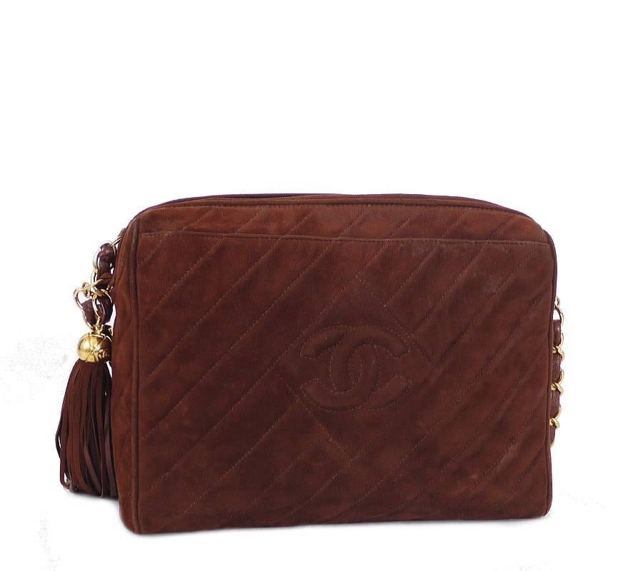 Vintage Chanel cross body tassel shoulder bag in good used condition. This medium size shoulder is roomy enough for your daily essentials including i phone, wallet etc. Collection from early 1995.

Main color : Brown
Material : Suede
Comes with :