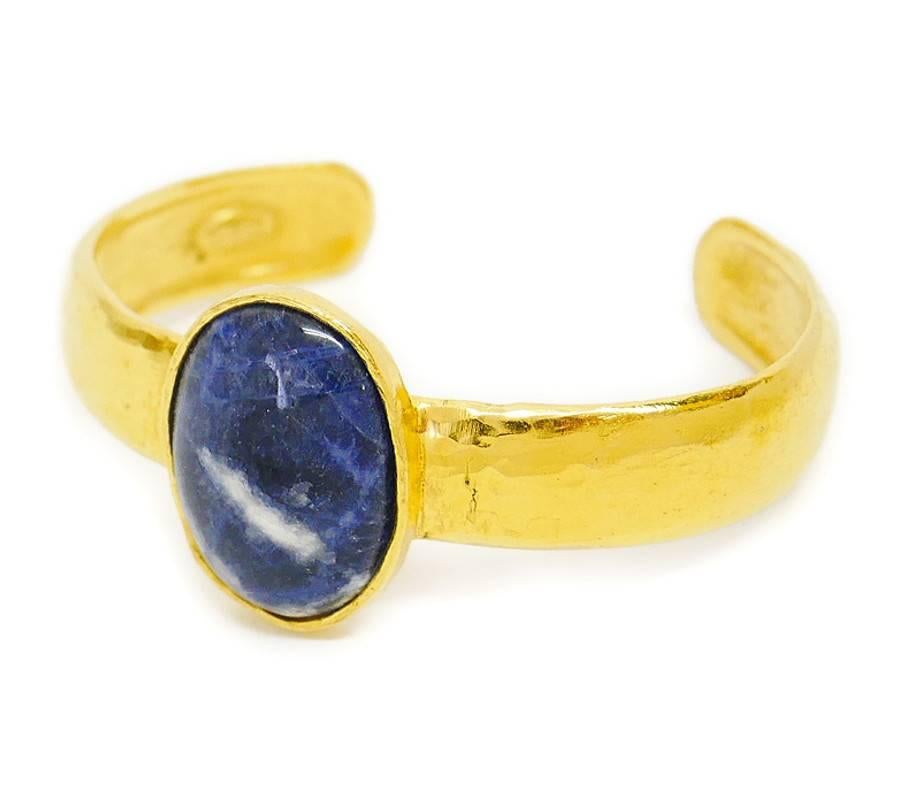 Vintage Chanel open cuff bracelet with beautiful blue marble stones. Kept in amazing condition. Rare item from 1995 collection. 

Comes with : Chanel box

Condition : Excellent used condition.  No crack or broken part on blue marble stone. Gold