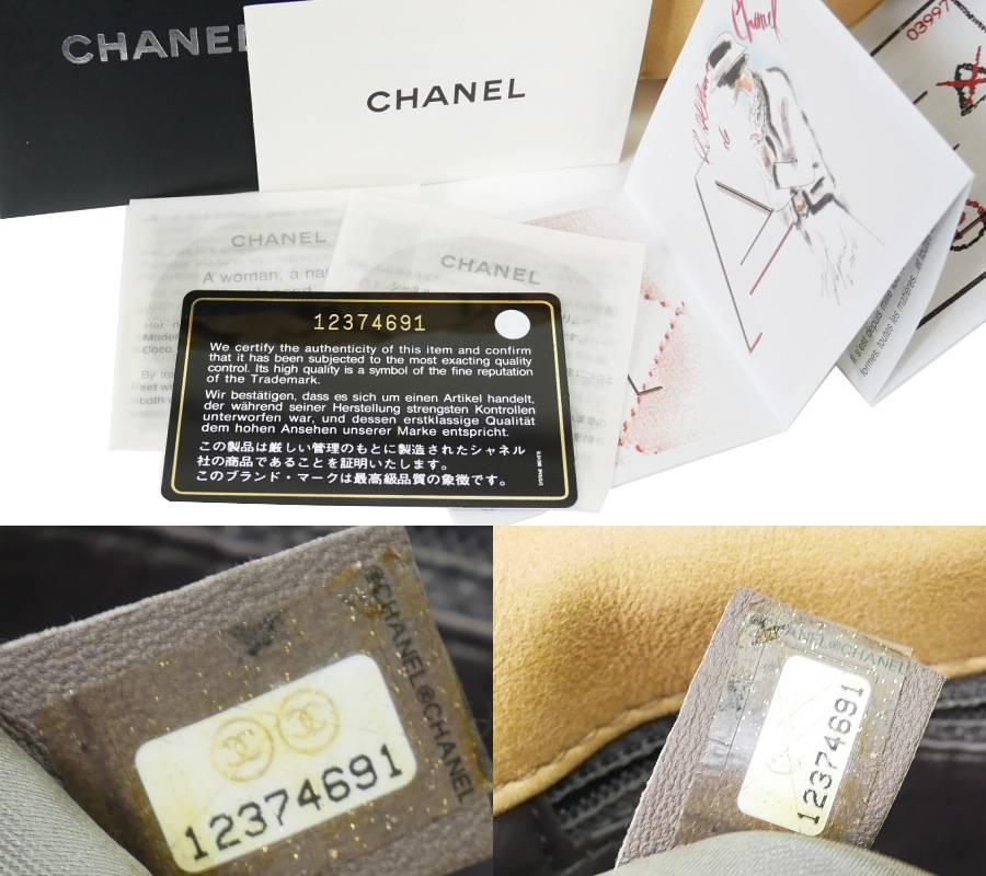 Chanel 2.55 Bubble Quilted Classic Chain Shoulder Bag Beige For Sale 2