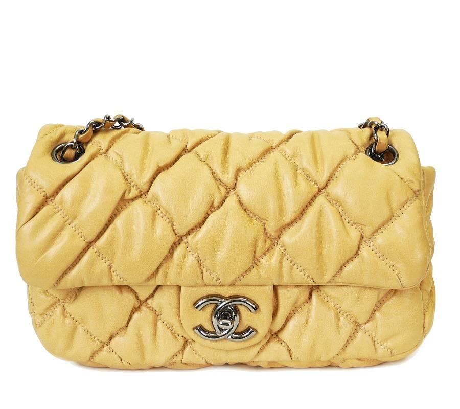 Chanel beige leather bubble quilted classic shoulder bag in excellent condition. This is absolutely gorgeous and timeless. Can be worn in single or double chain. Light weight, a perfect purse for shopping, dating or night out.

Chain strap drops