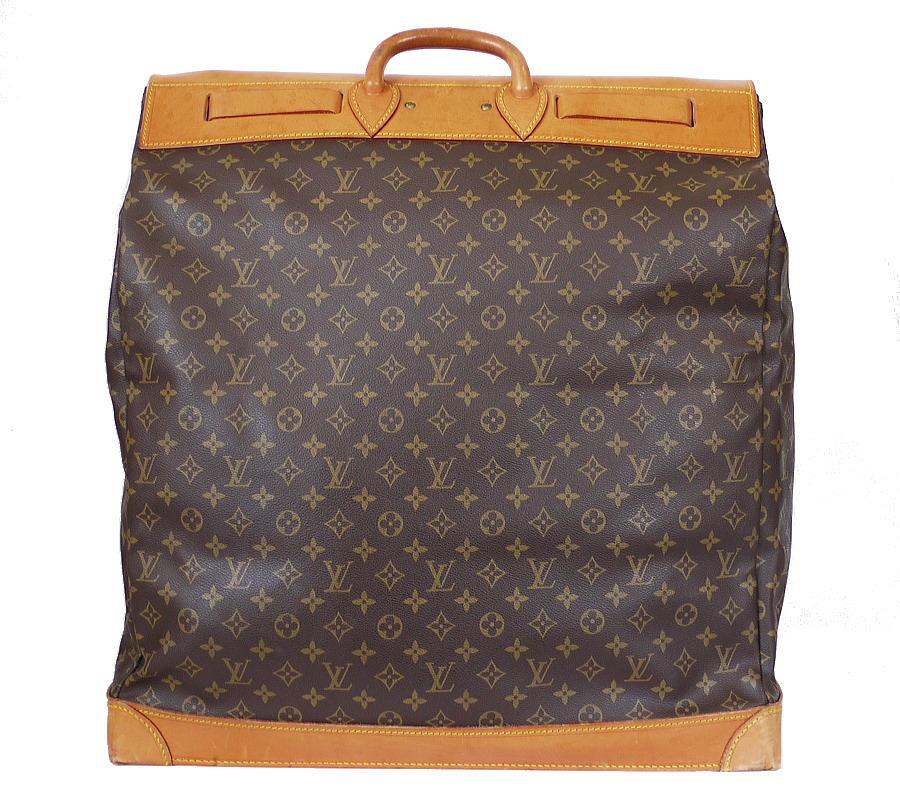 Louis Vuitton Monogram Steamer Bag 55 Travel Bag in excellent used condition. Special order item. This travel bag in Monogram Canvas offers a large storage space. Its base features protective feet and a leather strap makes its closure more secure.
