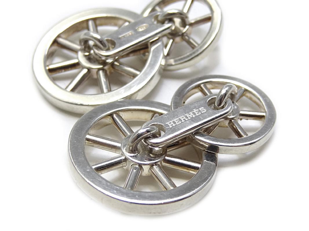Hermes wheel cufflinks in excellent condition. Silver 925. Unisex use. Gently used, stunning cufflinks.
Original box is not included.
Condition : Excellent used condition with some scratches and scuffs. No broken or missing parts. Overall excellent