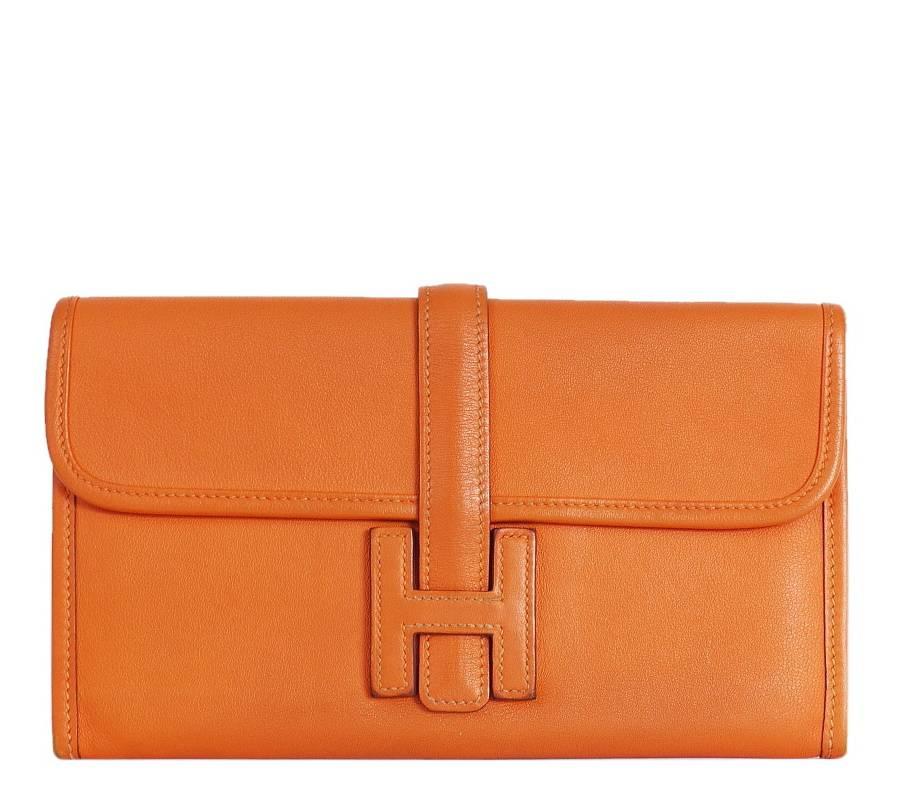 Hermes Jige Duo clutch bag in excellent used condition. Comes with zippy purse. Original retail about $4000 at Hermes store. A perfect choice for both day and evening, the Jige duo in supple swift leather is given a precious and feminine touch by H
