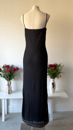 Christian Dior par John Galliano, collection automne-hiver 2001 : robe de soirée longue noire ornée de perles