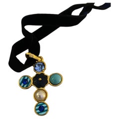 Tour de Cou avec Pendentif Croix Vintage Christian Lacroix