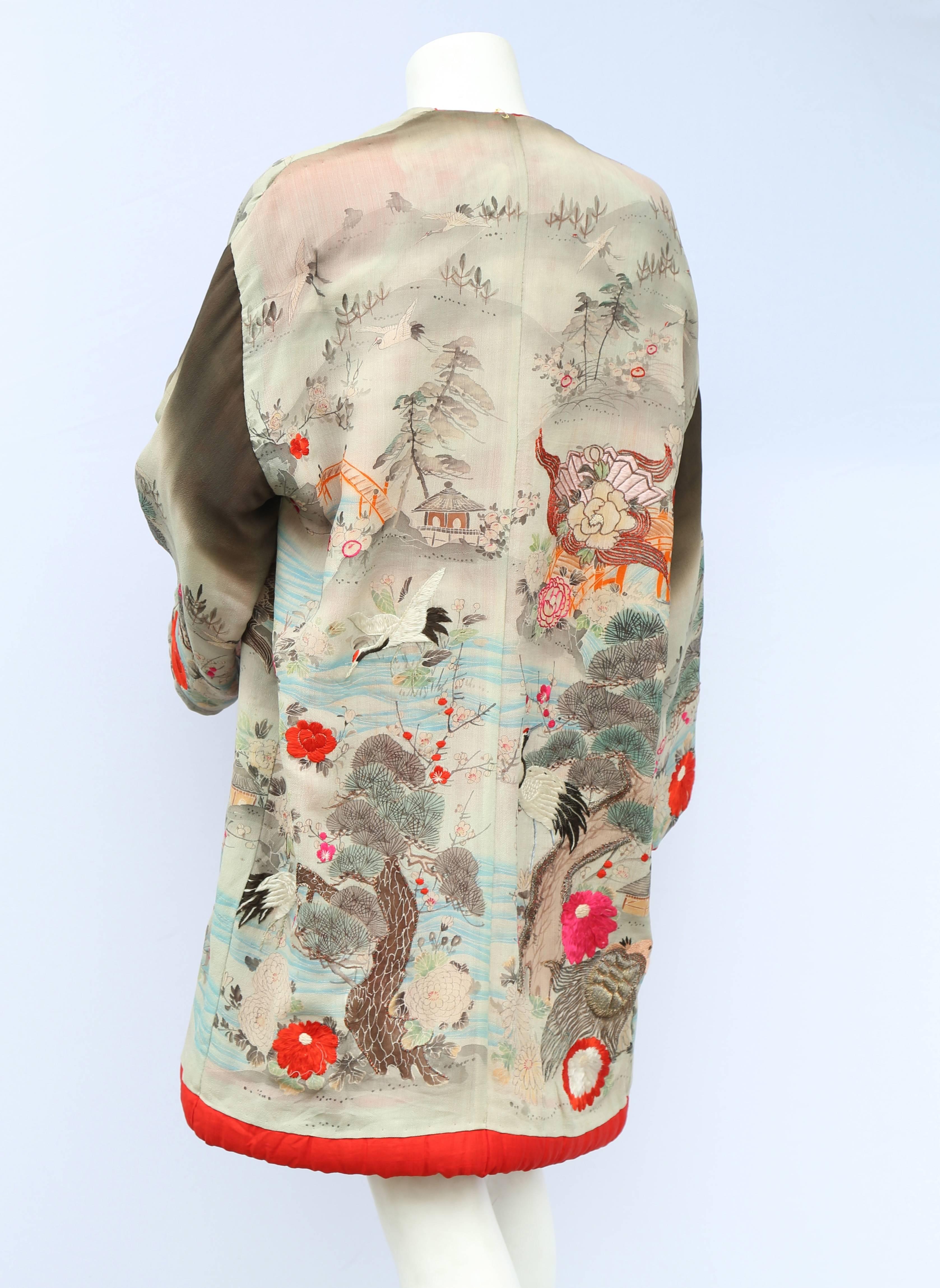 1920s silk embroidered kimono jacket In Excellent Condition For Sale In London, GB