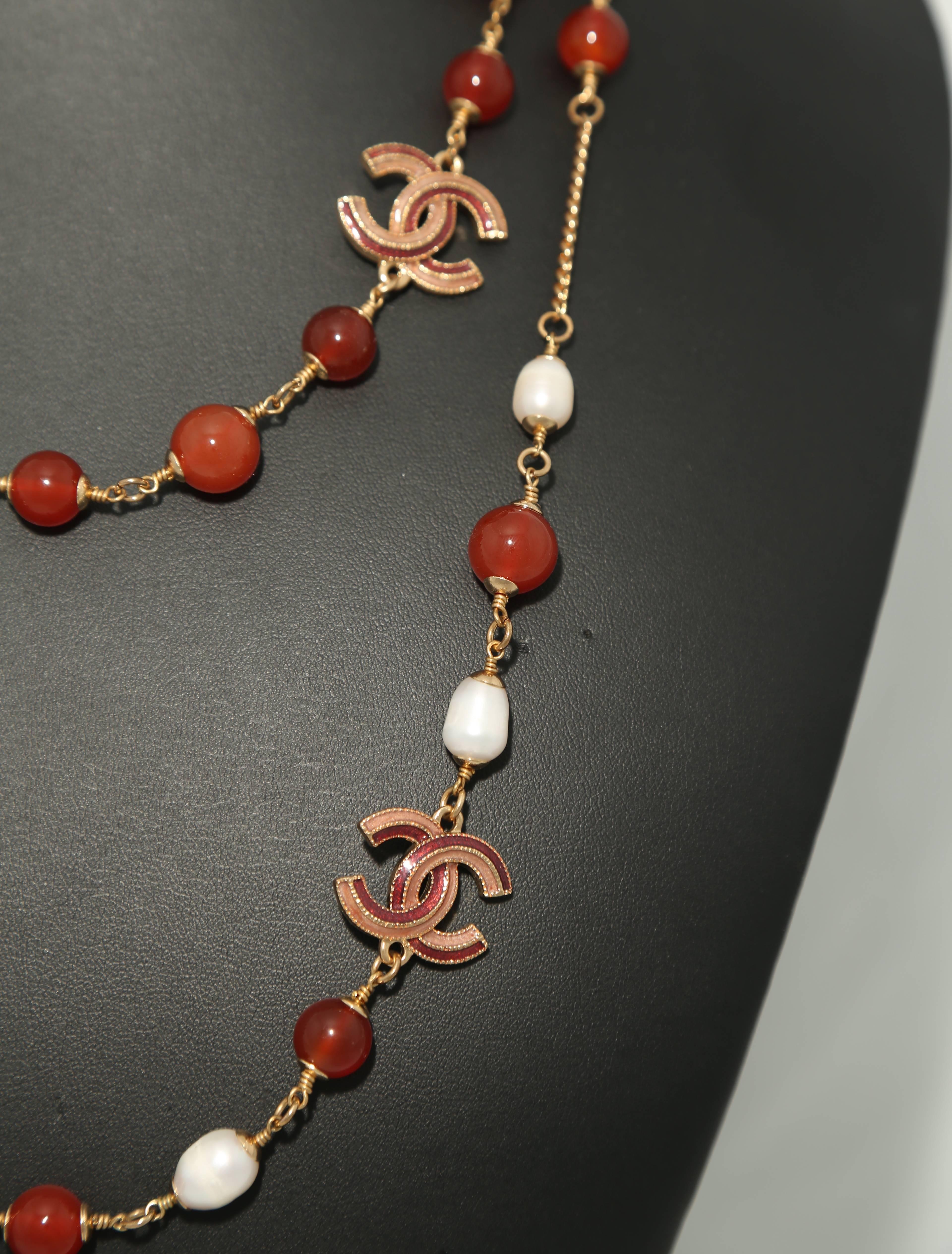 Chanel Necklace with agate and pearls

measured flat - 52 inches cc measures 1inch 
