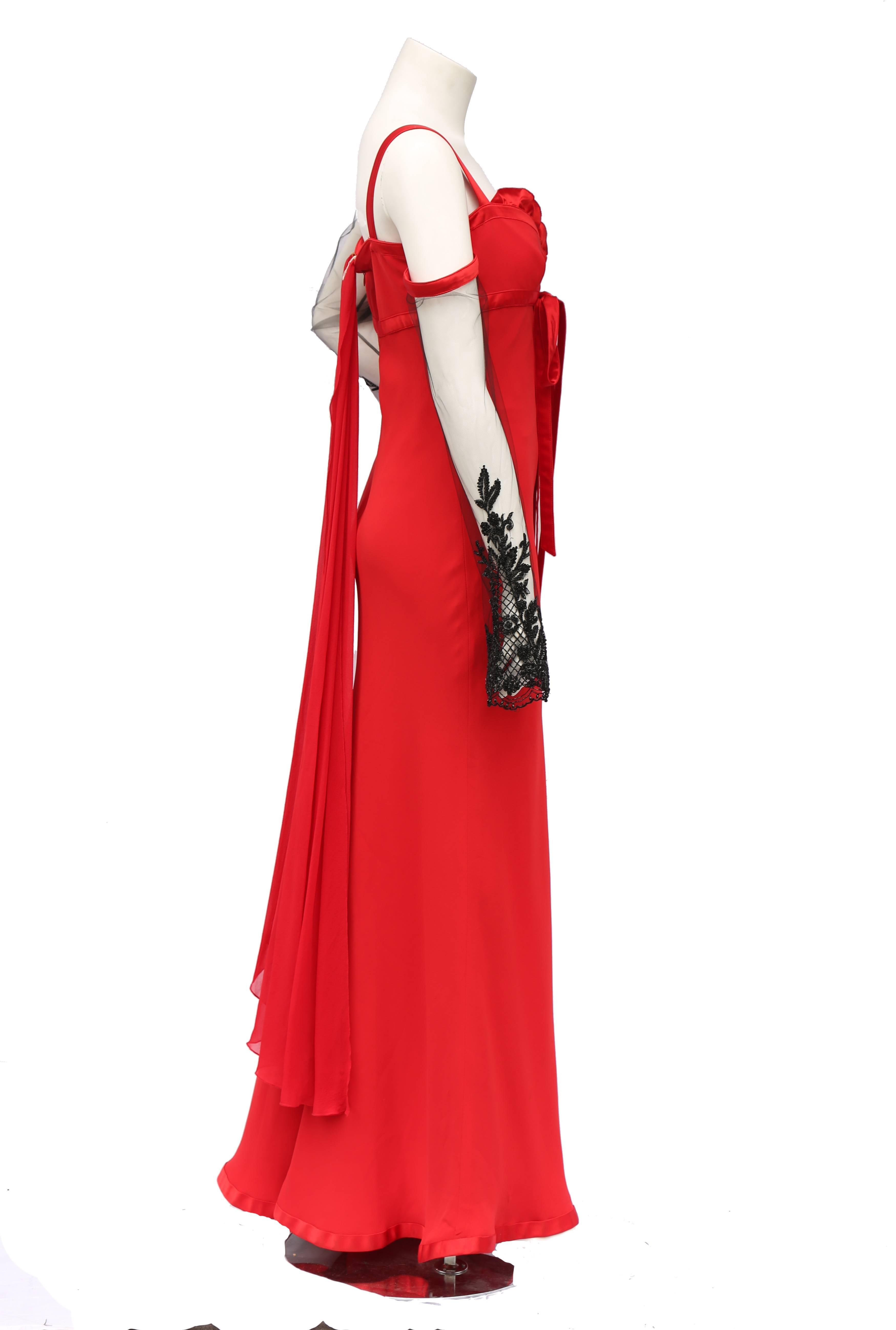 Valentino red silk evening gown dress In Excellent Condition For Sale In London, GB