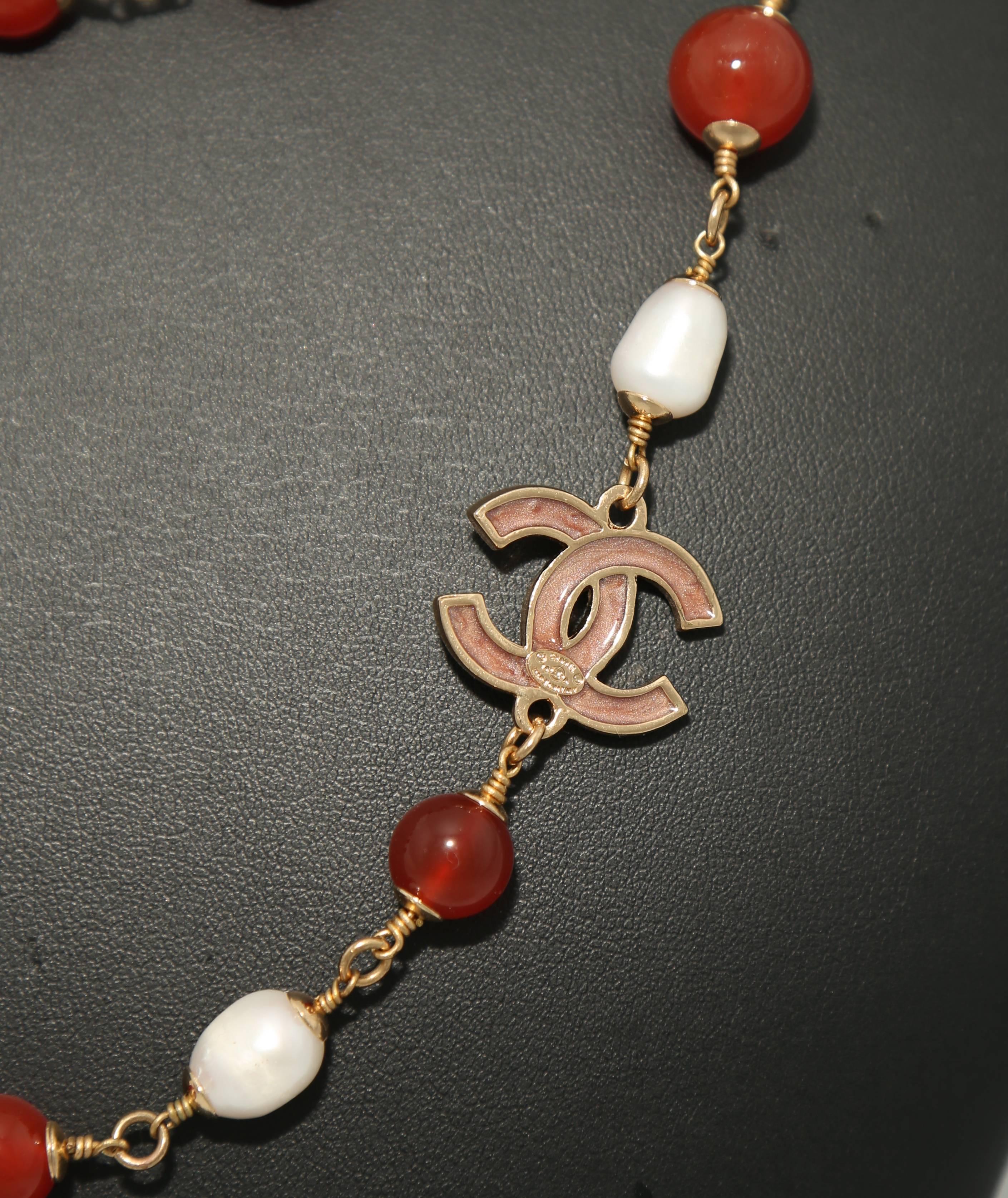 Modern chanel Necklace with agate and pearls