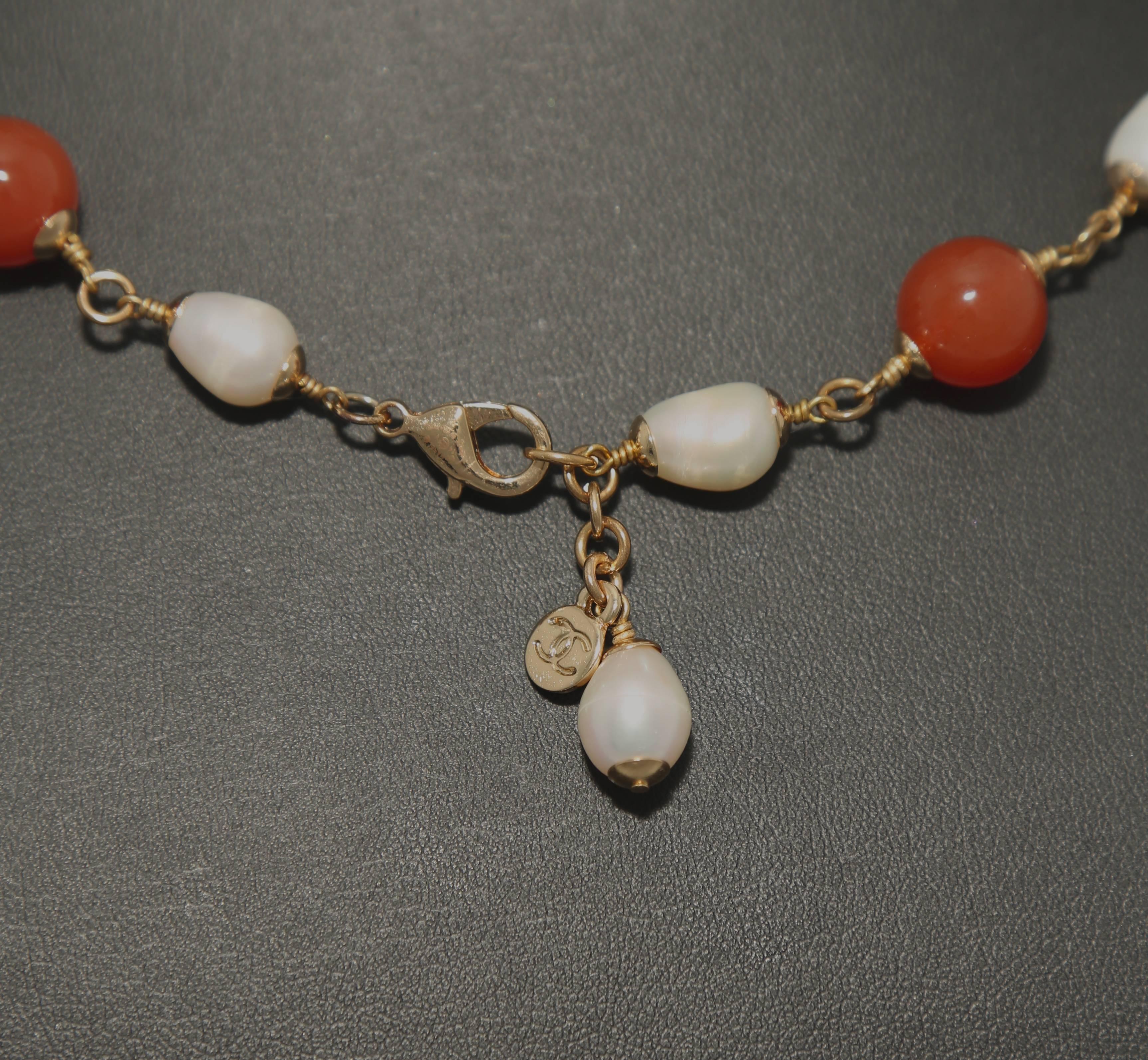 chanel Necklace with agate and pearls In Excellent Condition In London, GB