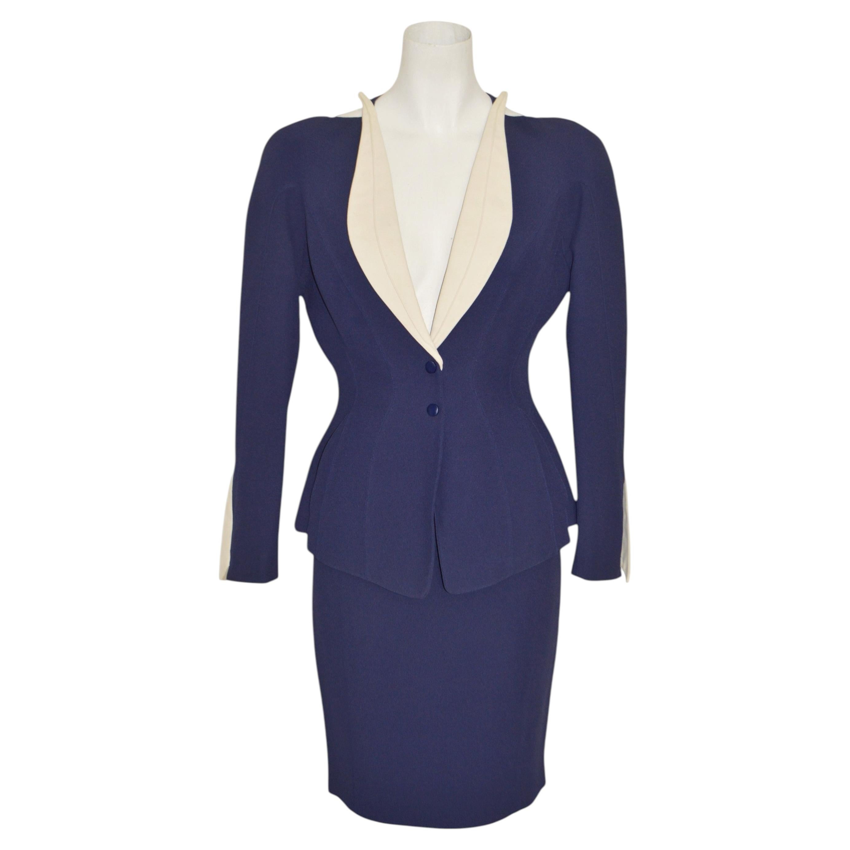 Thierry Mugler, Cruise-Rockanzug aus dem Jahr 1993, blau mit eckigem Kragen