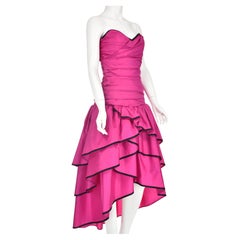 Vestido de fiesta sin tirantes estilo flamenco de PIERRE BALMAIN de los años 80, de tafetán rosa intenso, talla 2