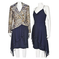 Paul-Louis Orrier, 1991 circa. Completo composto da giacca in jacquard metallizzato e abito in chiffon blu navy