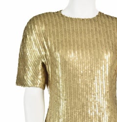 ARNOLD SCAASI, vers les années 1960. Robe de couture deux pièces recouverte de paillettes dorées mates. SZM