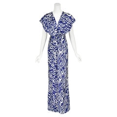 PRABAL GURUNG, ca. 2019, blau-weißes Maxikleid aus Seidencharmeuse mit Tierprint, Größe 4
