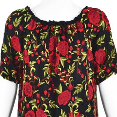 NAEEM KHAN Schwarze Bluse im Bauernstil aus Seidenchiffon mit roter Rosenstickerei, Größe M, neuwertig