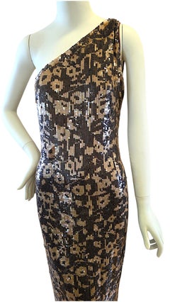 Anni '90, Bellville, Sassoon, Lorcan Mullany, Harrods, abito monospalla nero e dorato