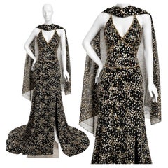 Seltenes, mit Perlen besticktes Abendkleid „Sagaie Paris“ aus Seide mit passendem Schal, Größe UK 8, US 4